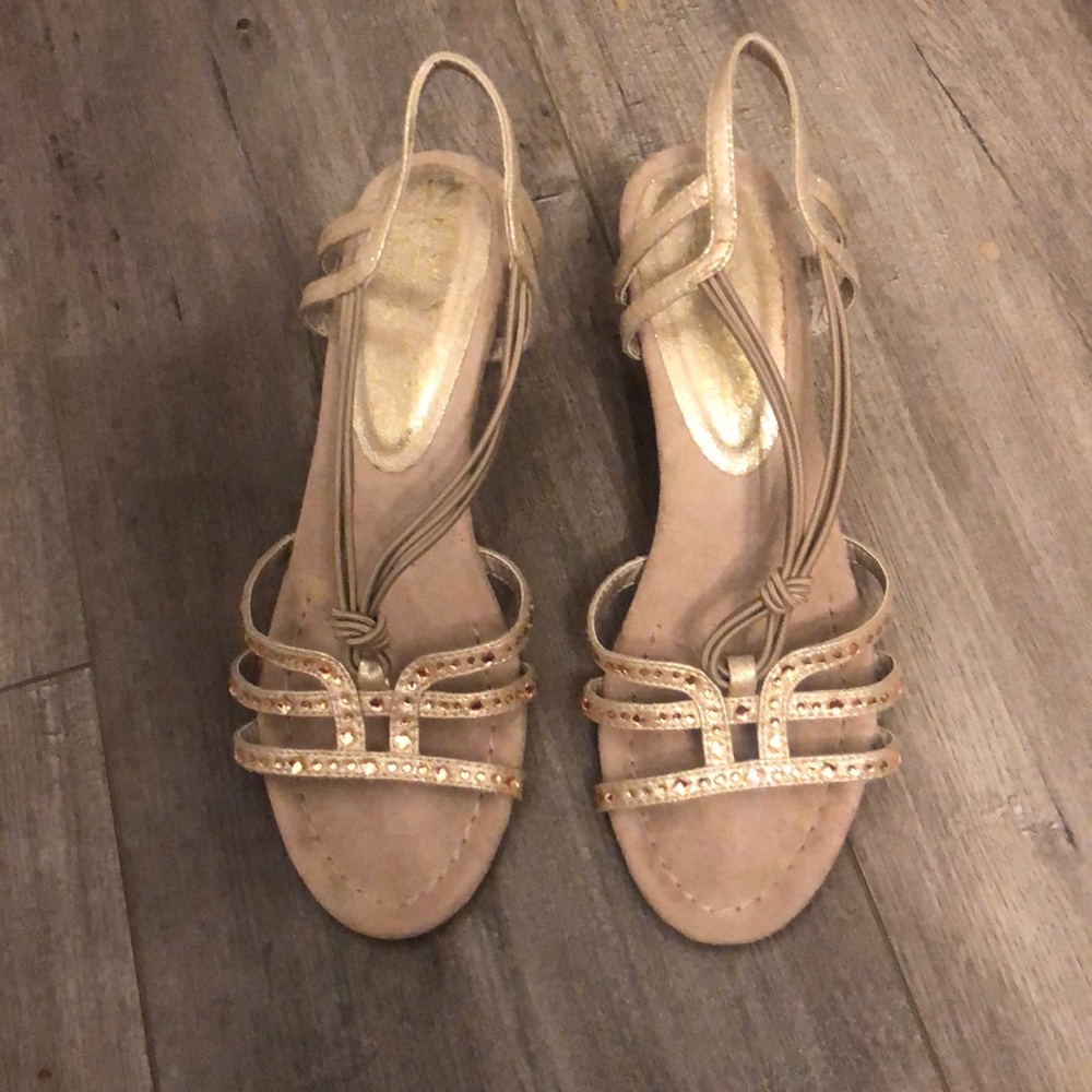 Low wedge sandal dress shoe